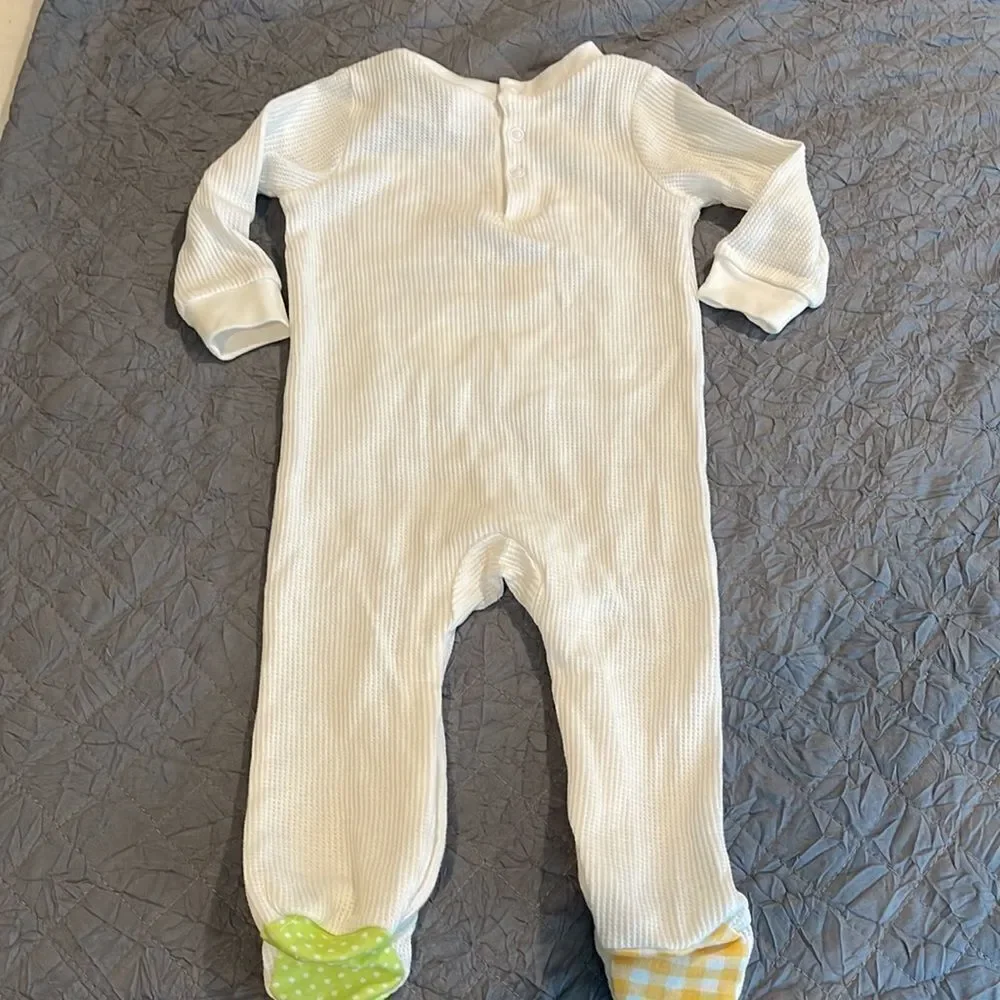 𝅺easter footies 9m NWOT